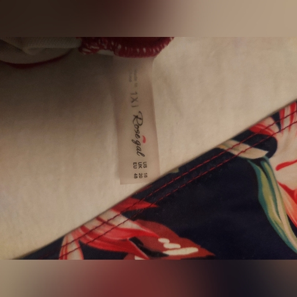 Women's Rose Gal floral tankini. Size 1X/16 - Picture 3 of 3